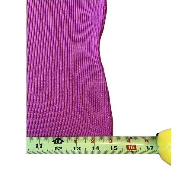 short Sleeve Ribbed Sweater EUC - Picture 5 of 6